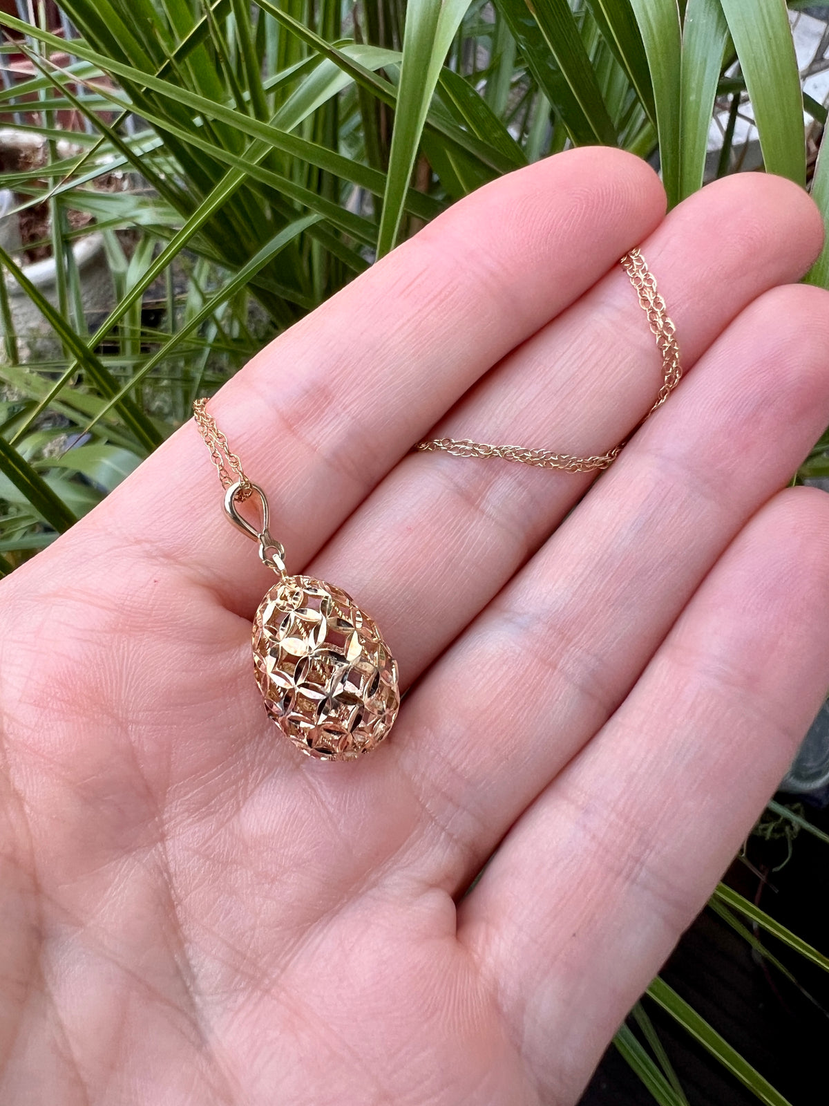 Vintage 9CT Gold Egg Pendant Necklace