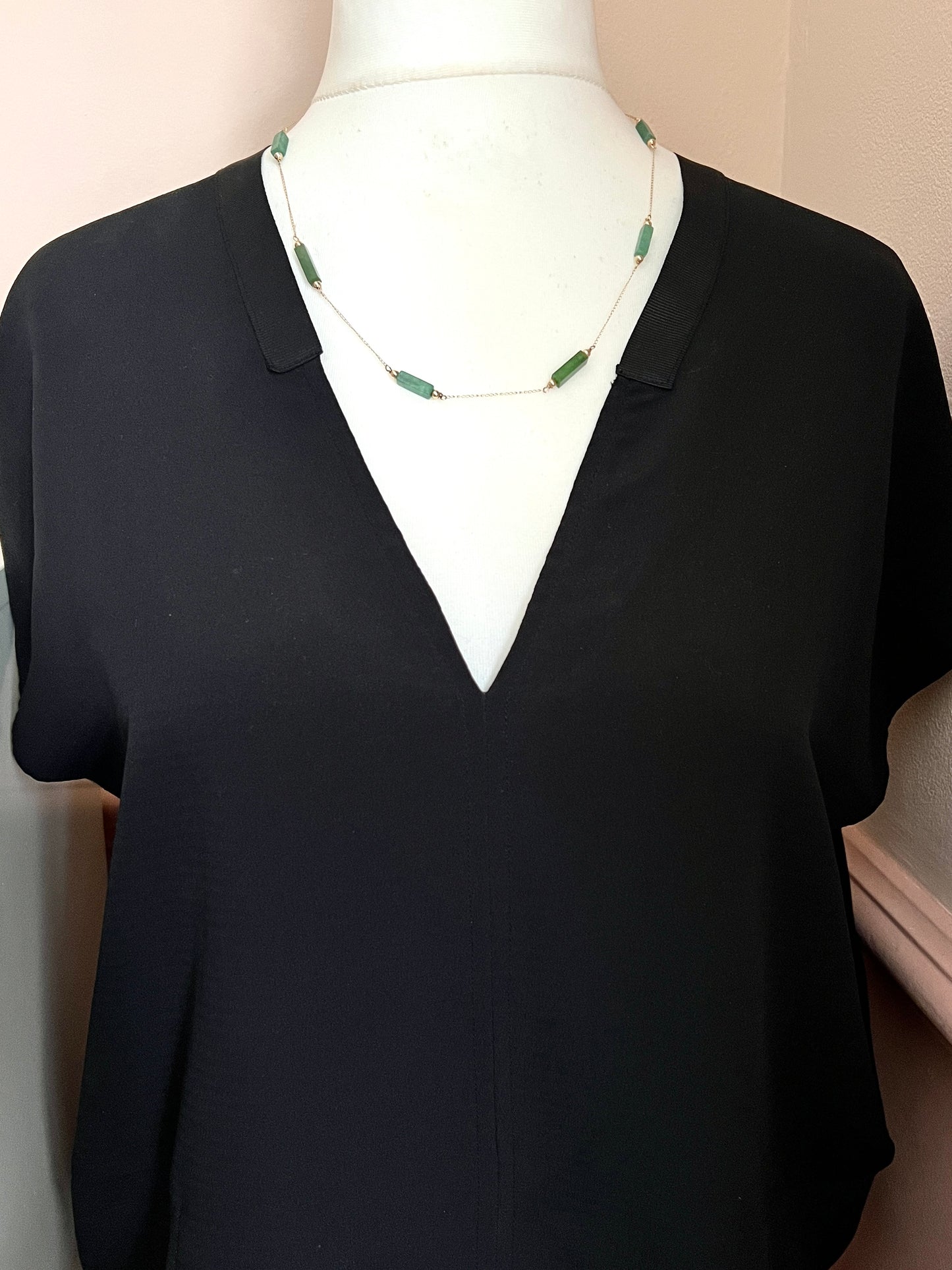 Vintage 14CT Gold Jade and Aventurine Station Chain Necklace
