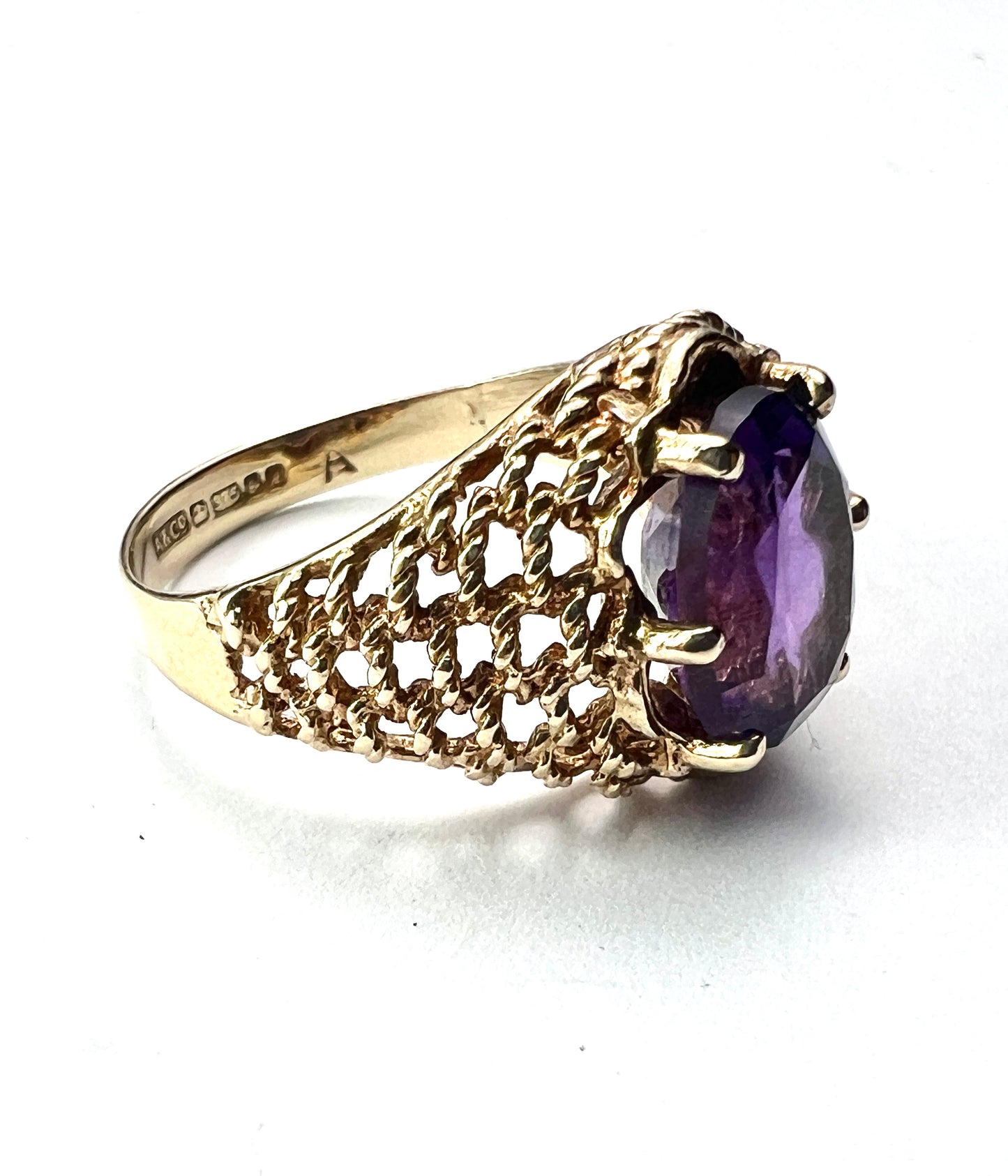1975 Vintage Amethyst Solitaire 9CT Gold Ring