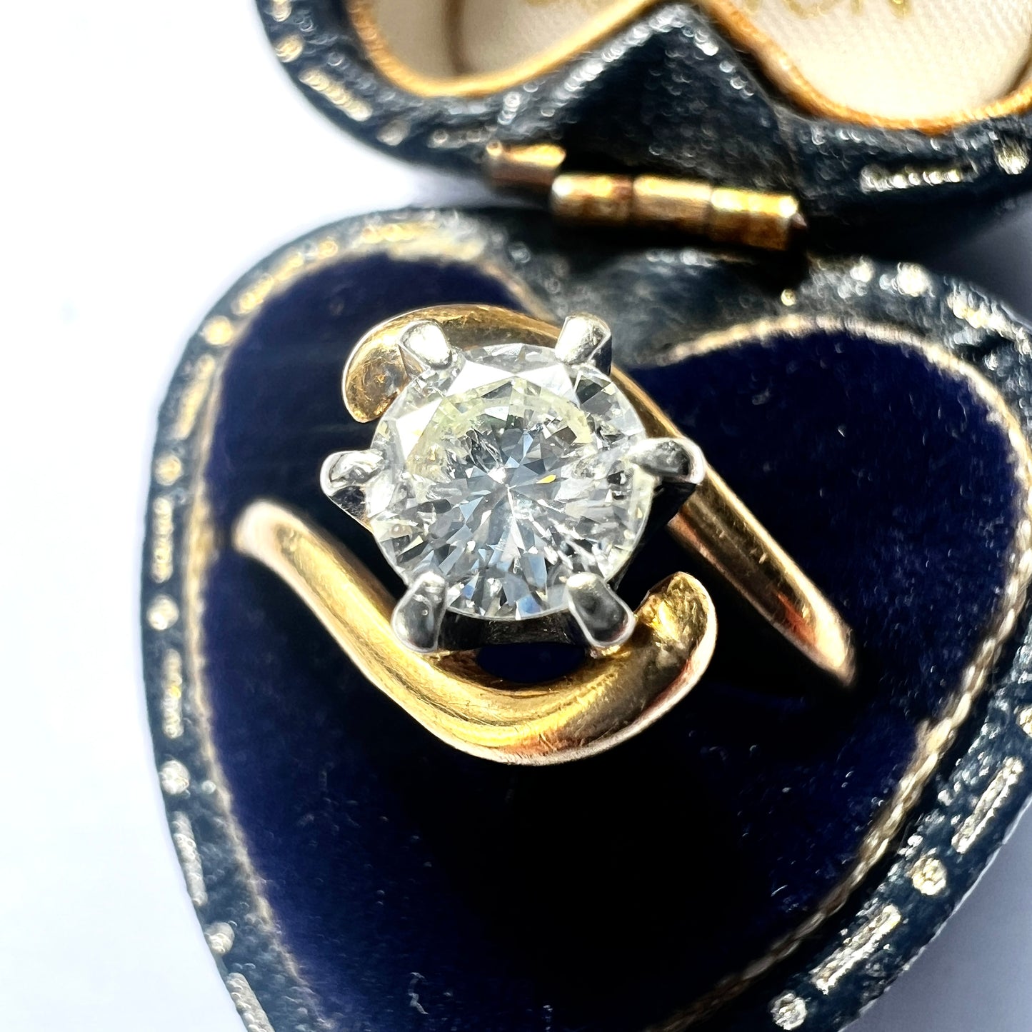 Vintage 18CT Gold Diamond Solitaire Engagement Ring