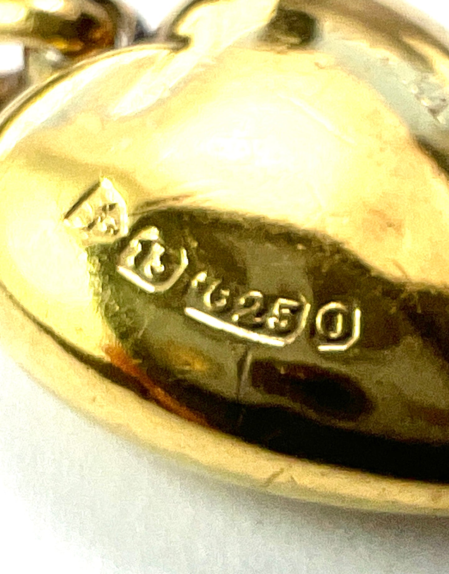 1897 Hallmarked Victorian 15CT Gold Diamond Star Puffy Heart Pendant