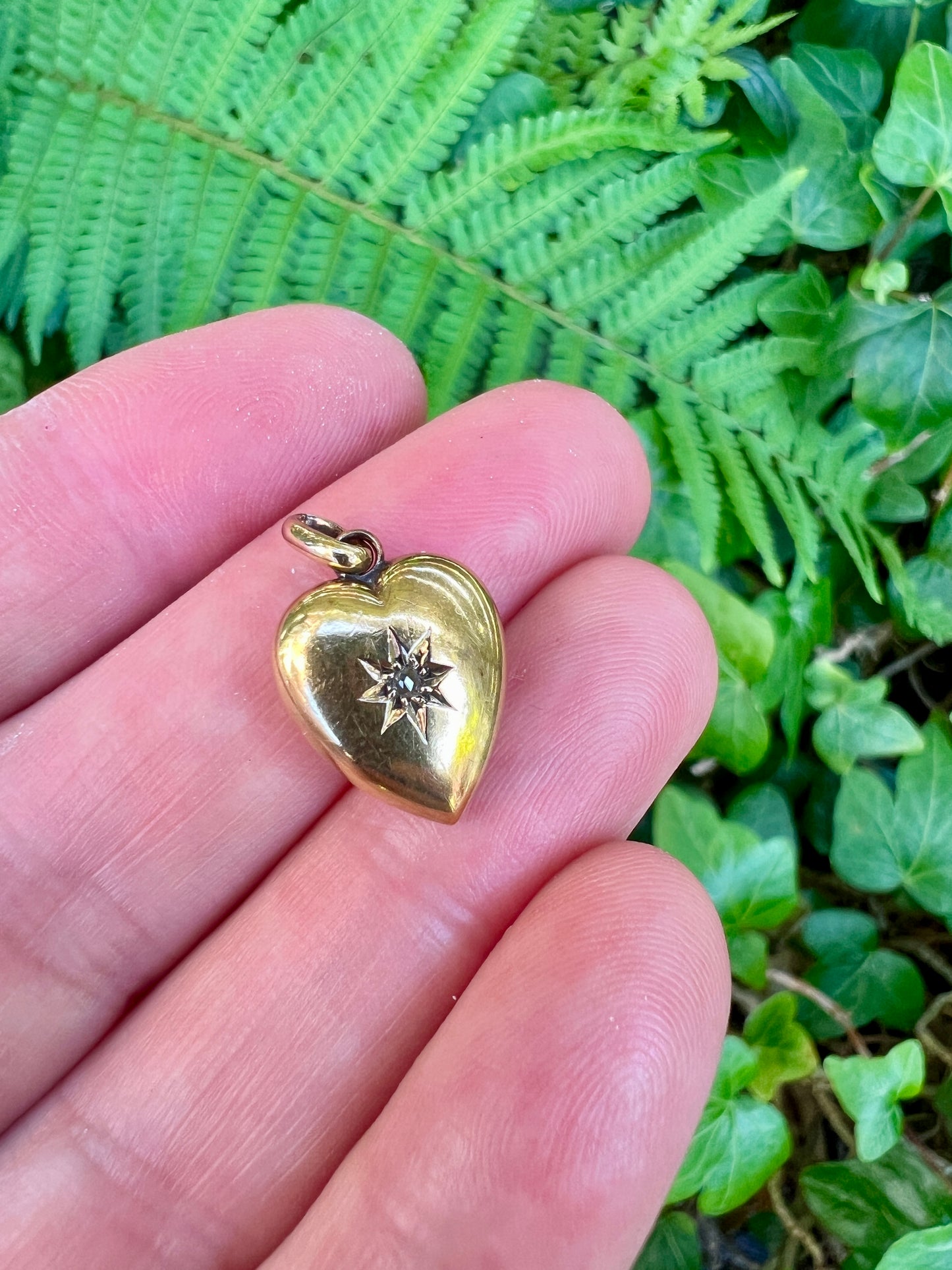 1897 Hallmarked Victorian 15CT Gold Diamond Star Puffy Heart Pendant
