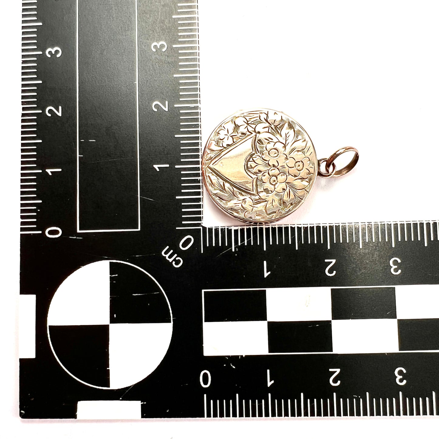 Victorian Edwardian 9CT Gold Round Locket