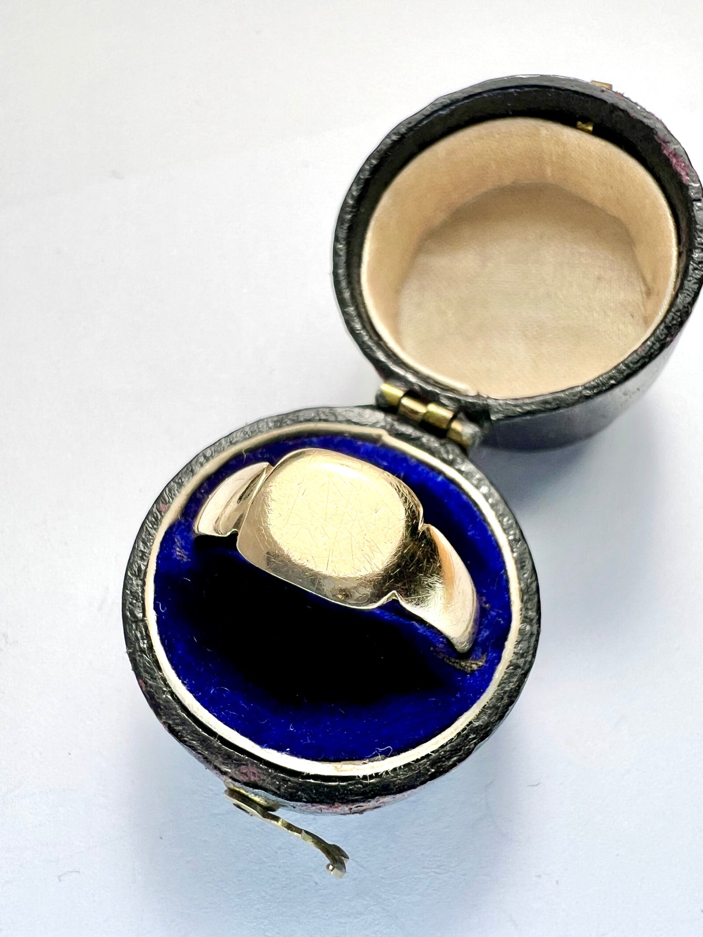 Vintage 9CT Gold Signet Ring