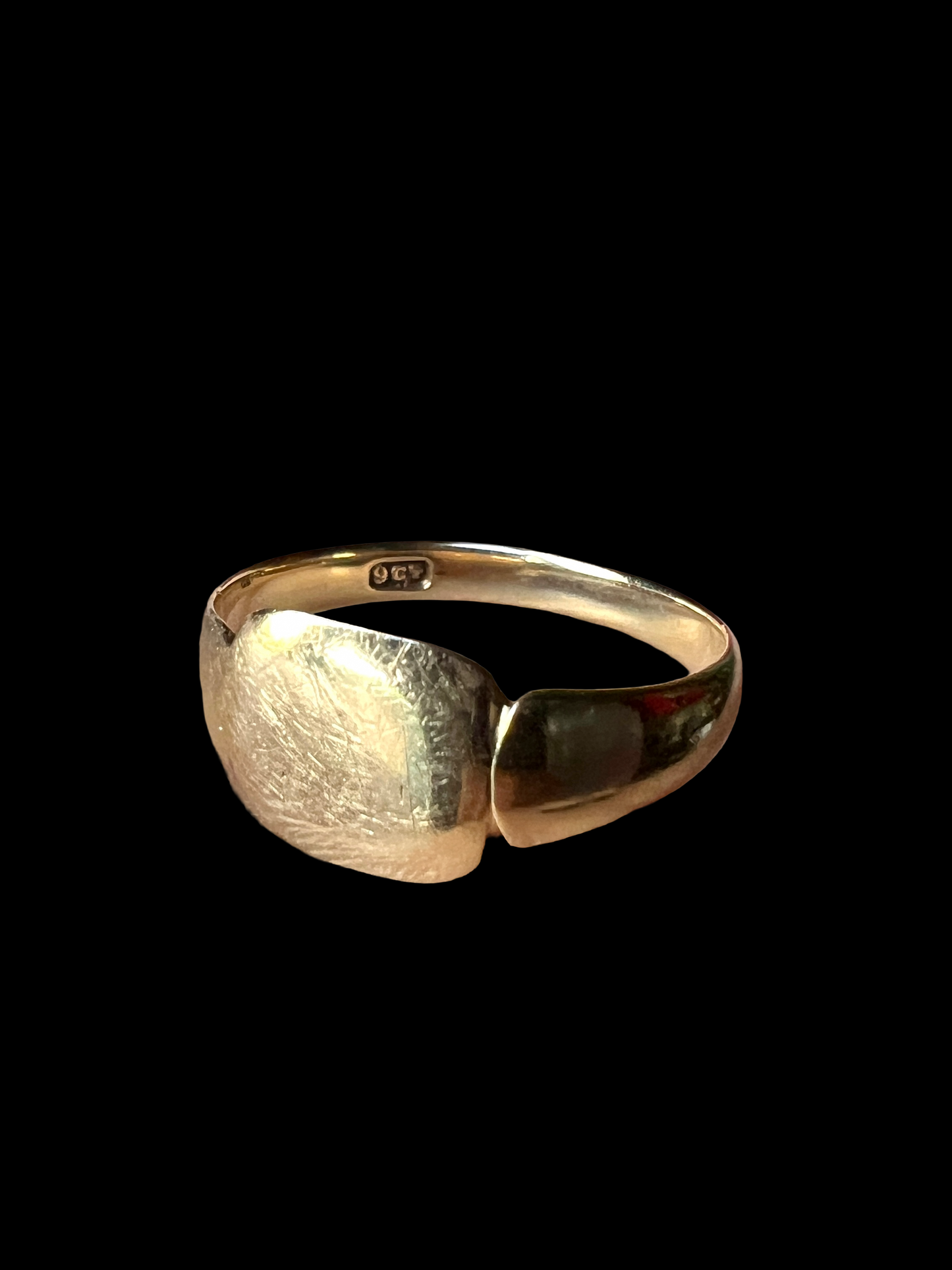 Vintage 9CT Gold Signet Ring