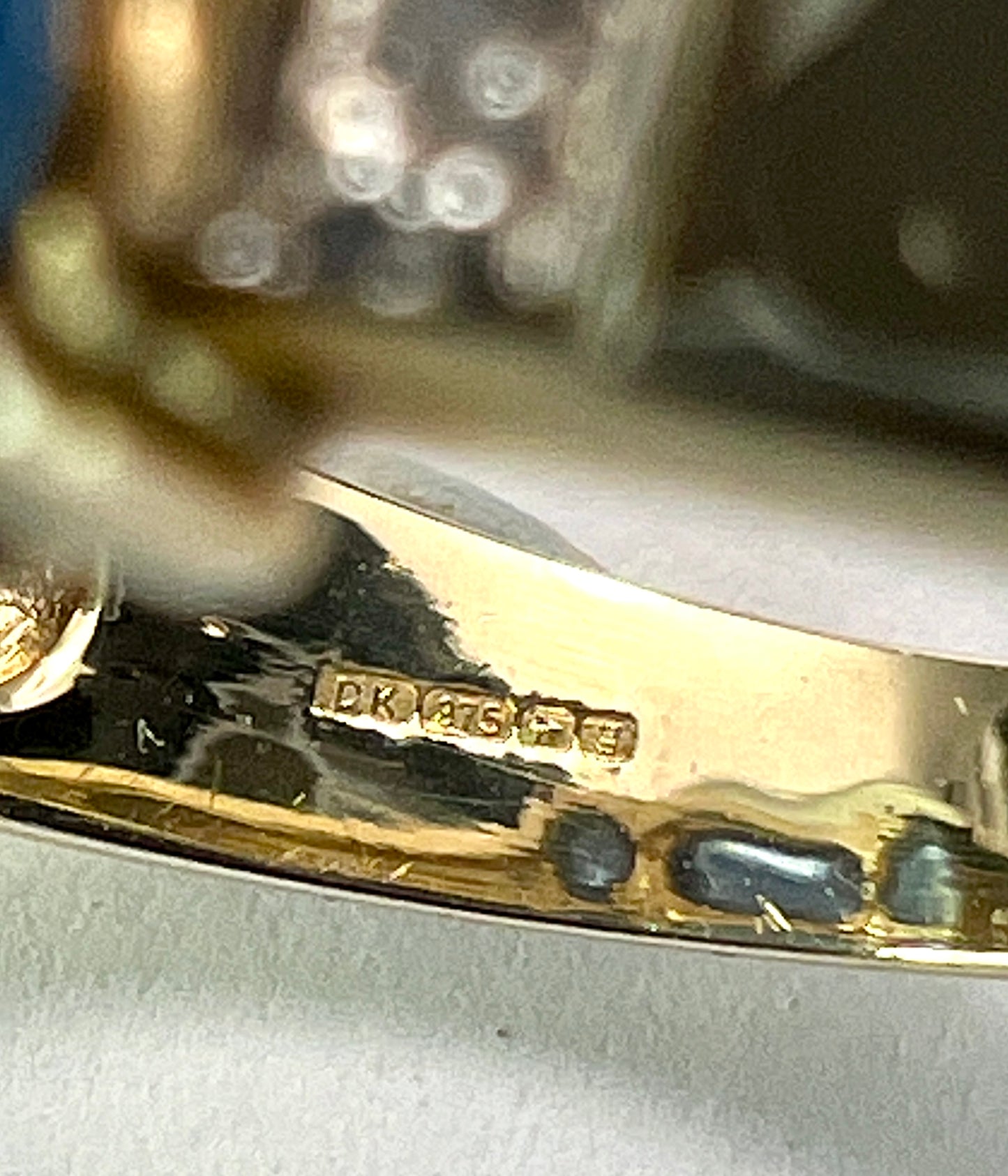 Vintage 9CT Gold Sapphire Cabochon Diamond Ring