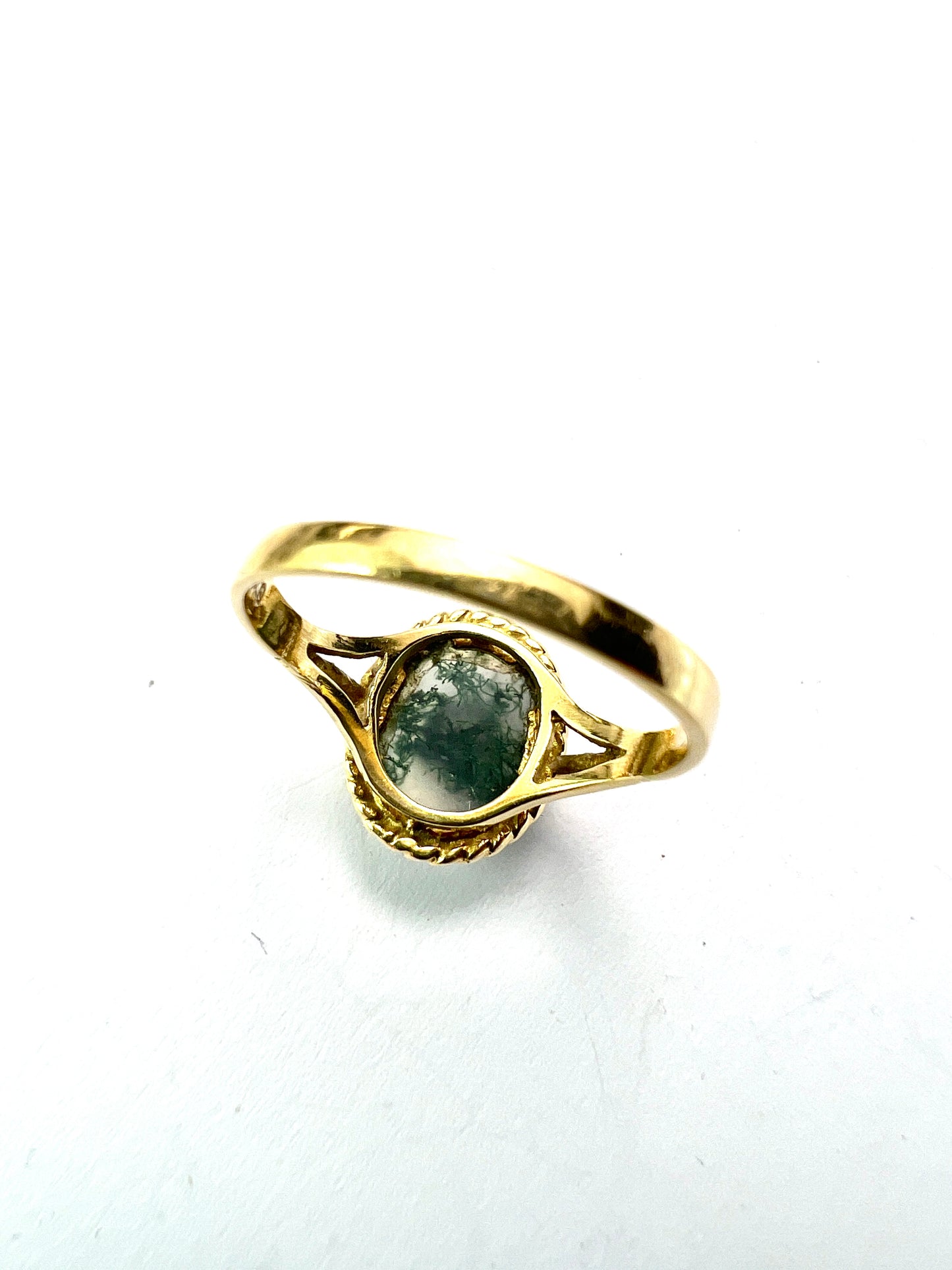 Vintage 18CT Gold Moss Agate Oval Ring
