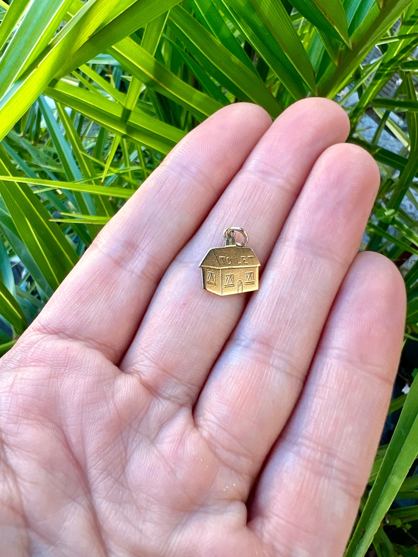 Vintage Solid 9CT Gold 2D House To Let Pendant