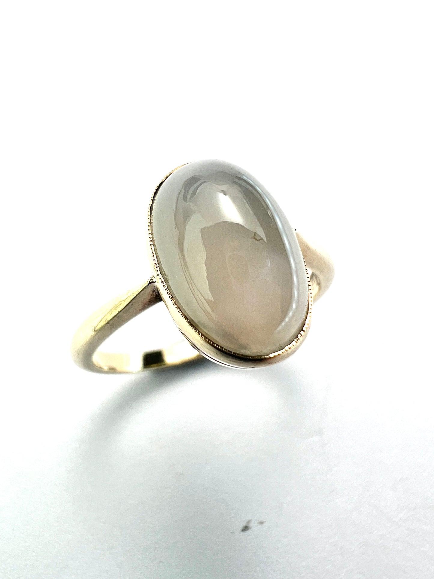 Edwardian 9CT Gold Chalcedony Cabochon Solitaire Ring