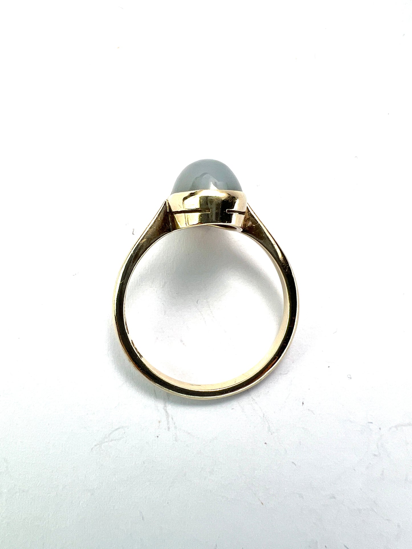 Edwardian 9CT Gold Chalcedony Cabochon Solitaire Ring