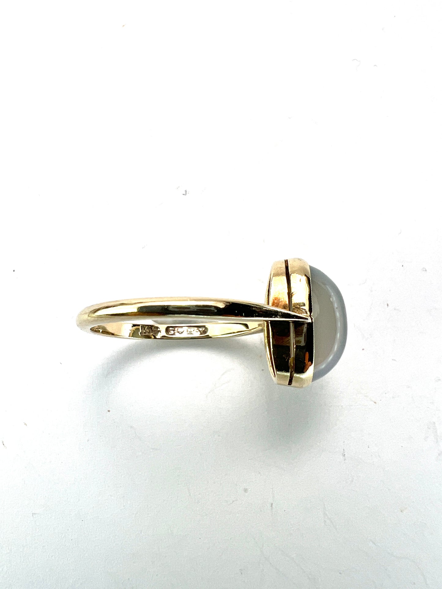 Edwardian 9CT Gold Chalcedony Cabochon Solitaire Ring