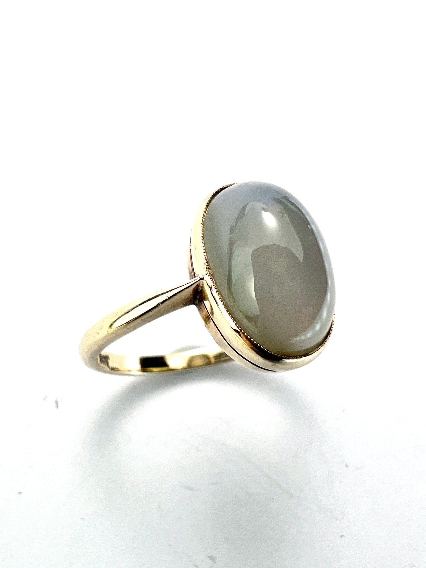 Edwardian 9CT Gold Chalcedony Cabochon Solitaire Ring