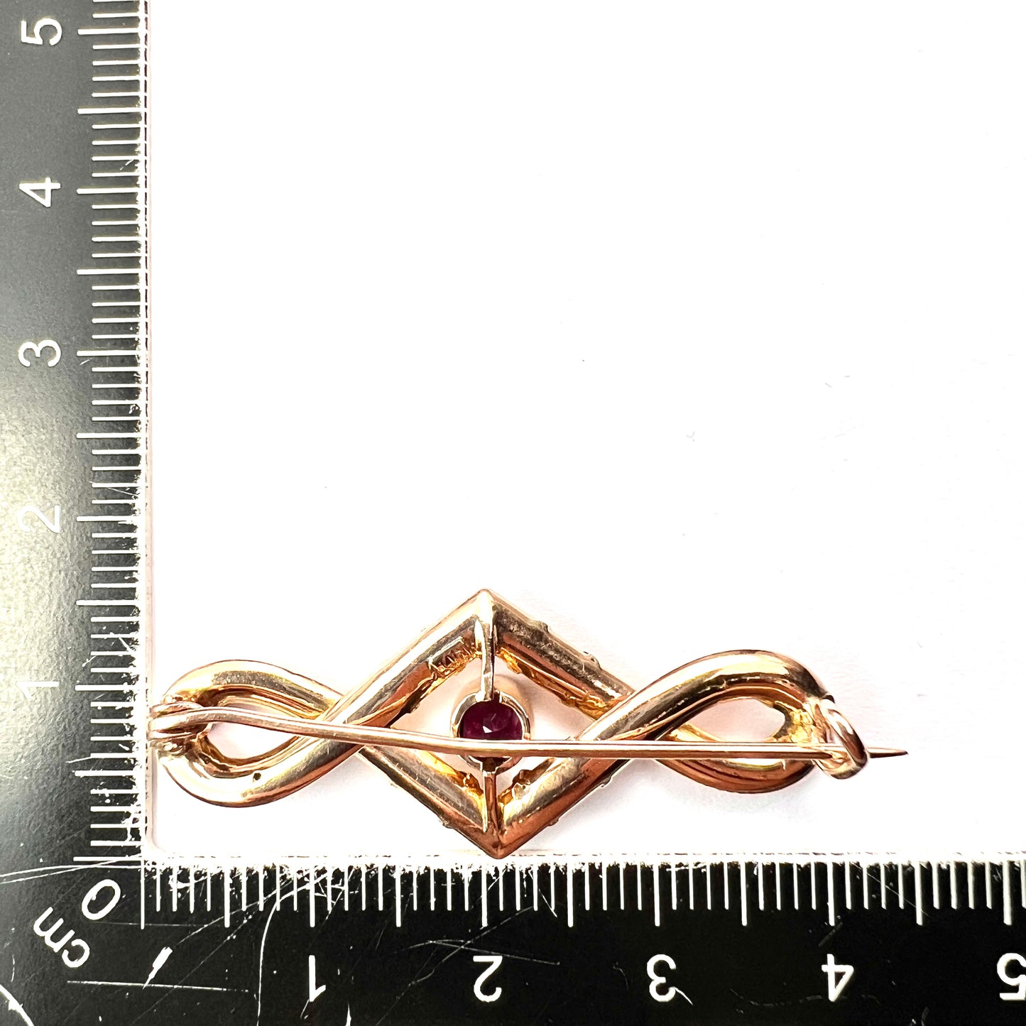 Edwardian 9CT Gold Garnet Brooch