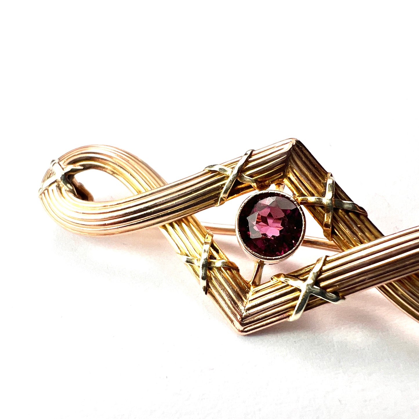 Edwardian 9CT Gold Garnet Brooch