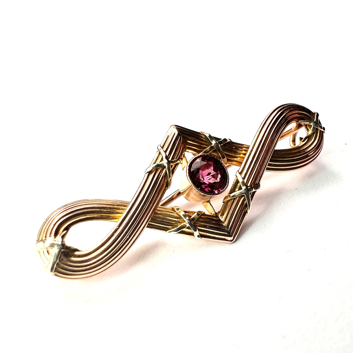 Edwardian 9CT Gold Garnet Brooch