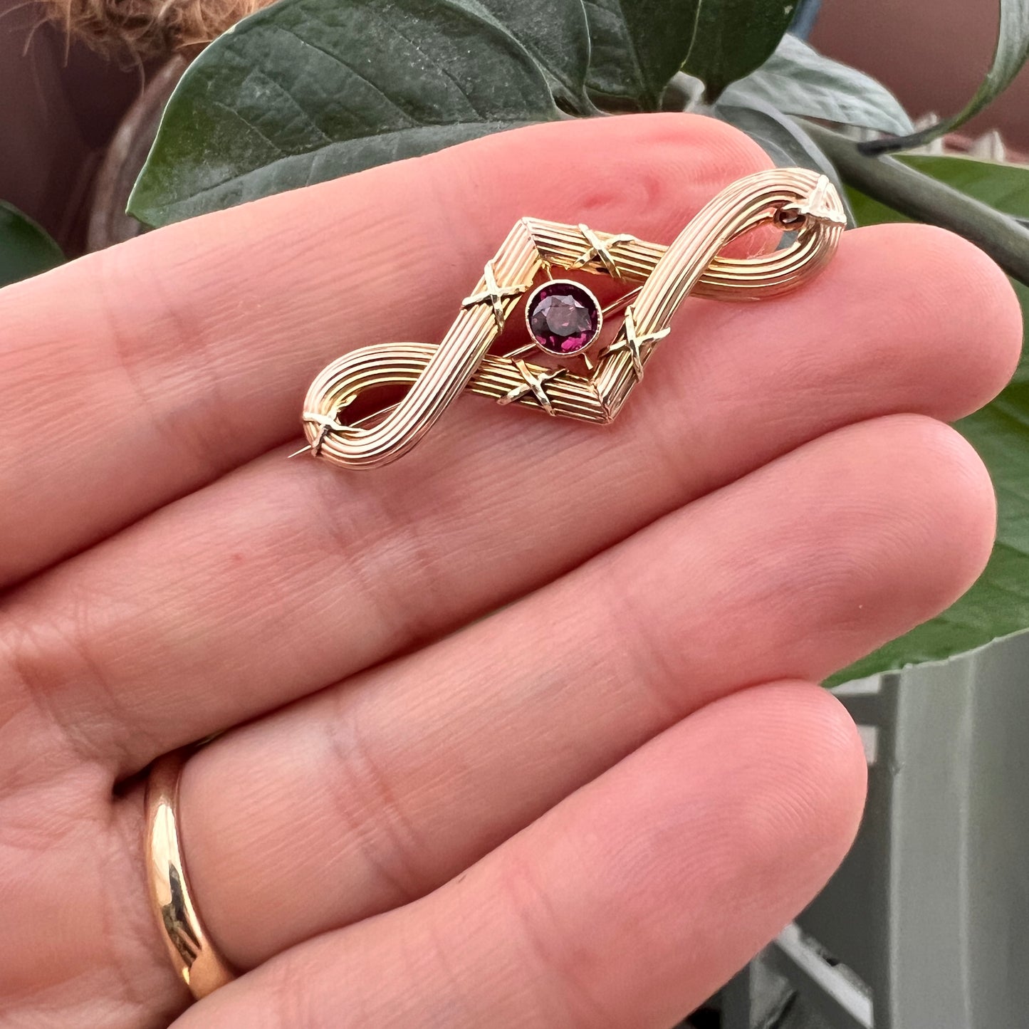 Edwardian 9CT Gold Garnet Brooch