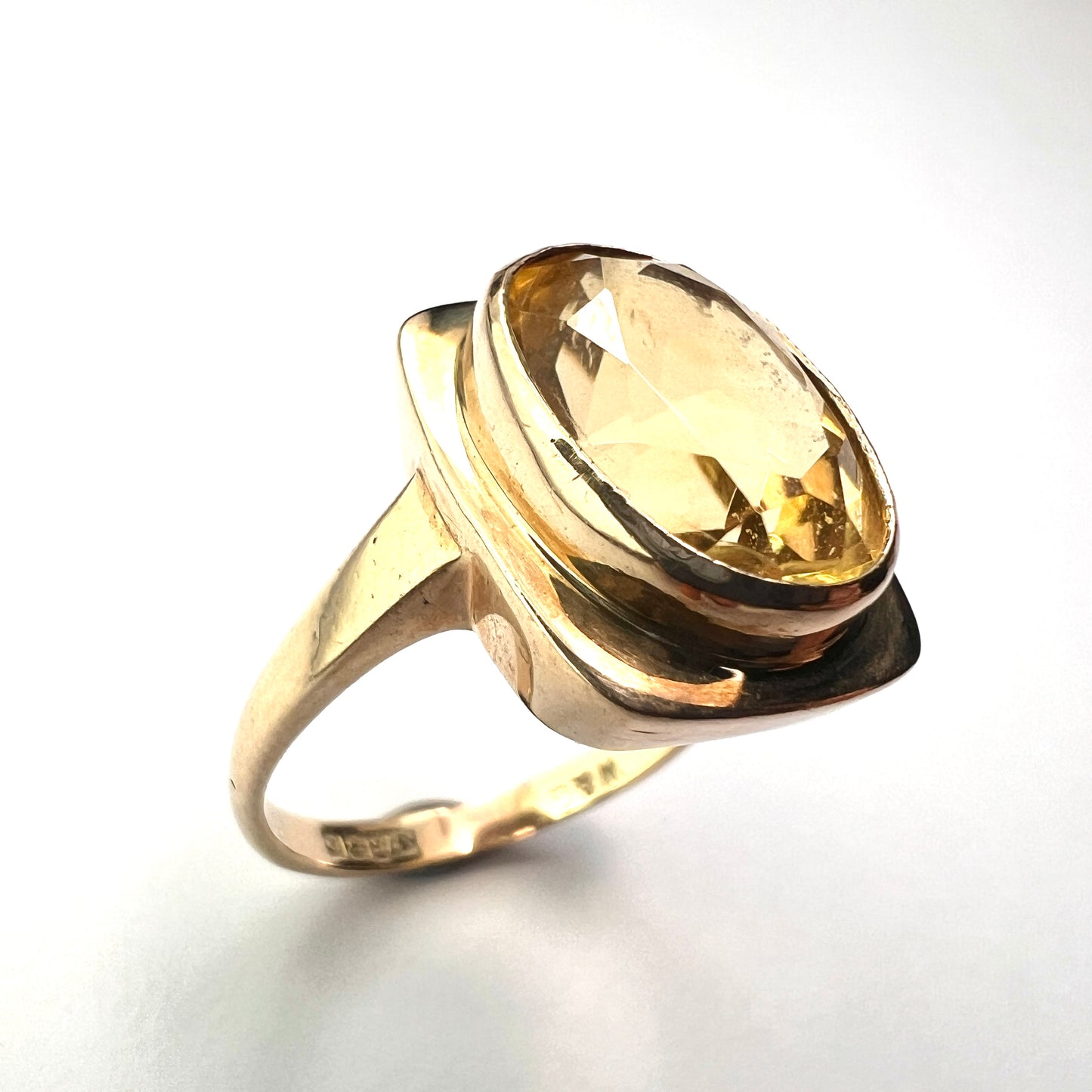 Retro 9CT Gold Citrine Ring
