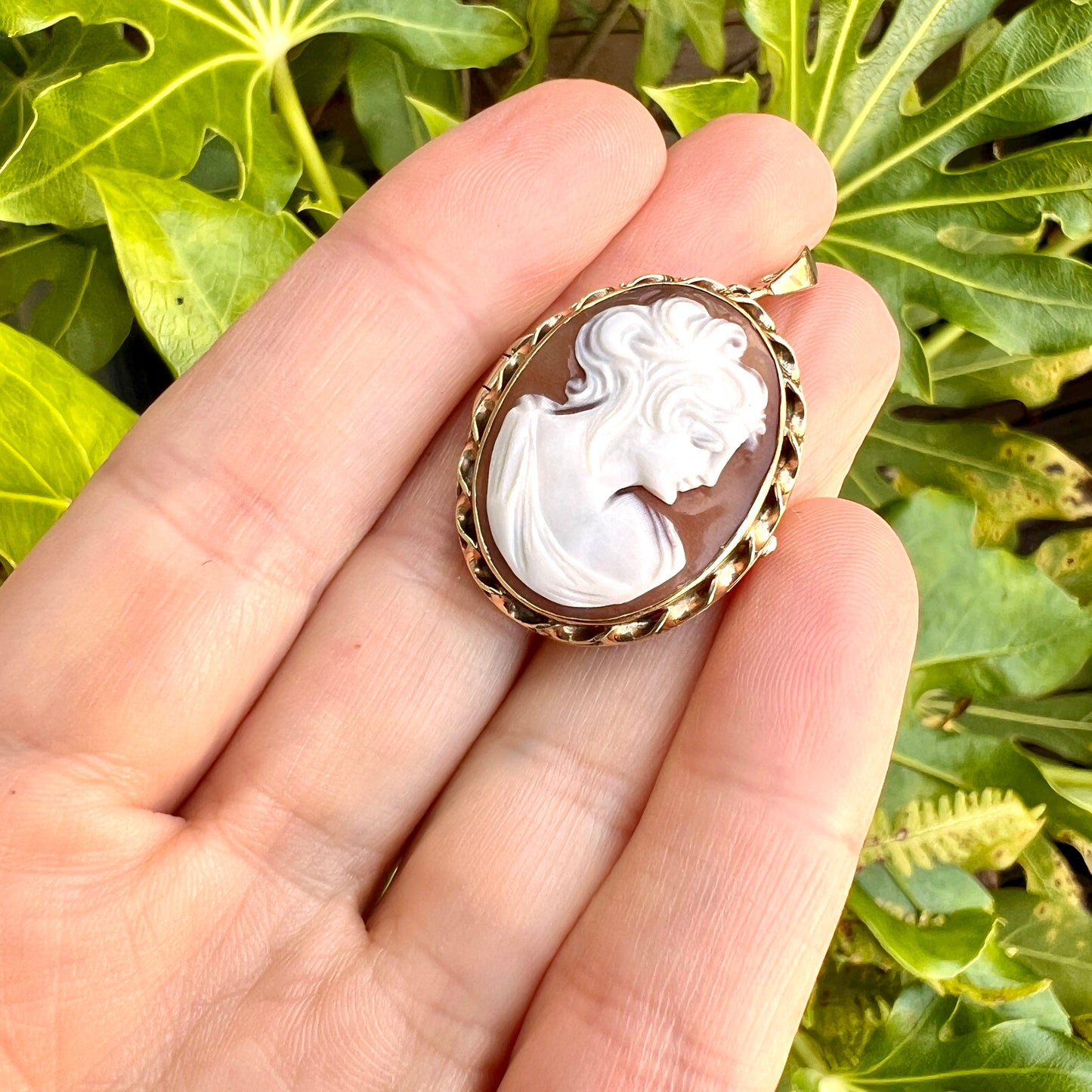 Vintage 9CT Gold Cameo Locket Pendant