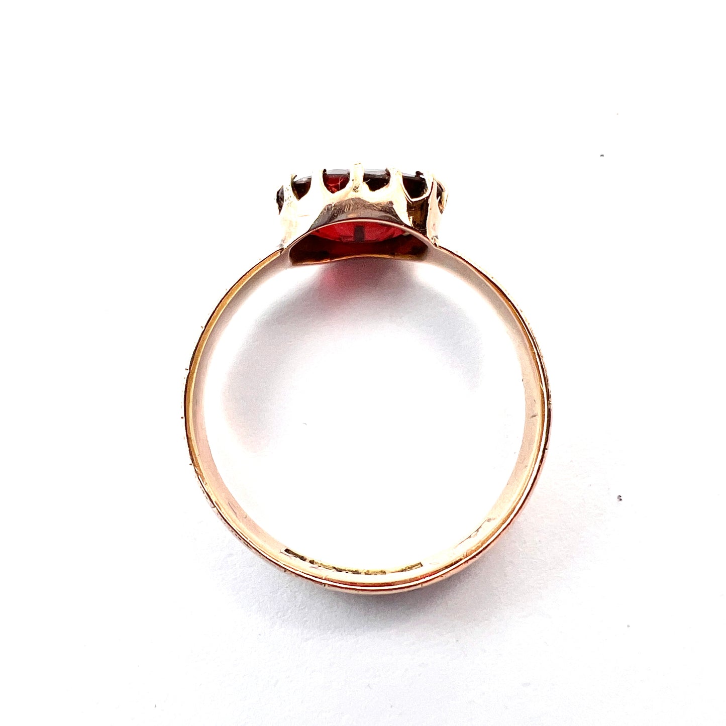 Antique 9CT Gold Garnet Solitaire Ring