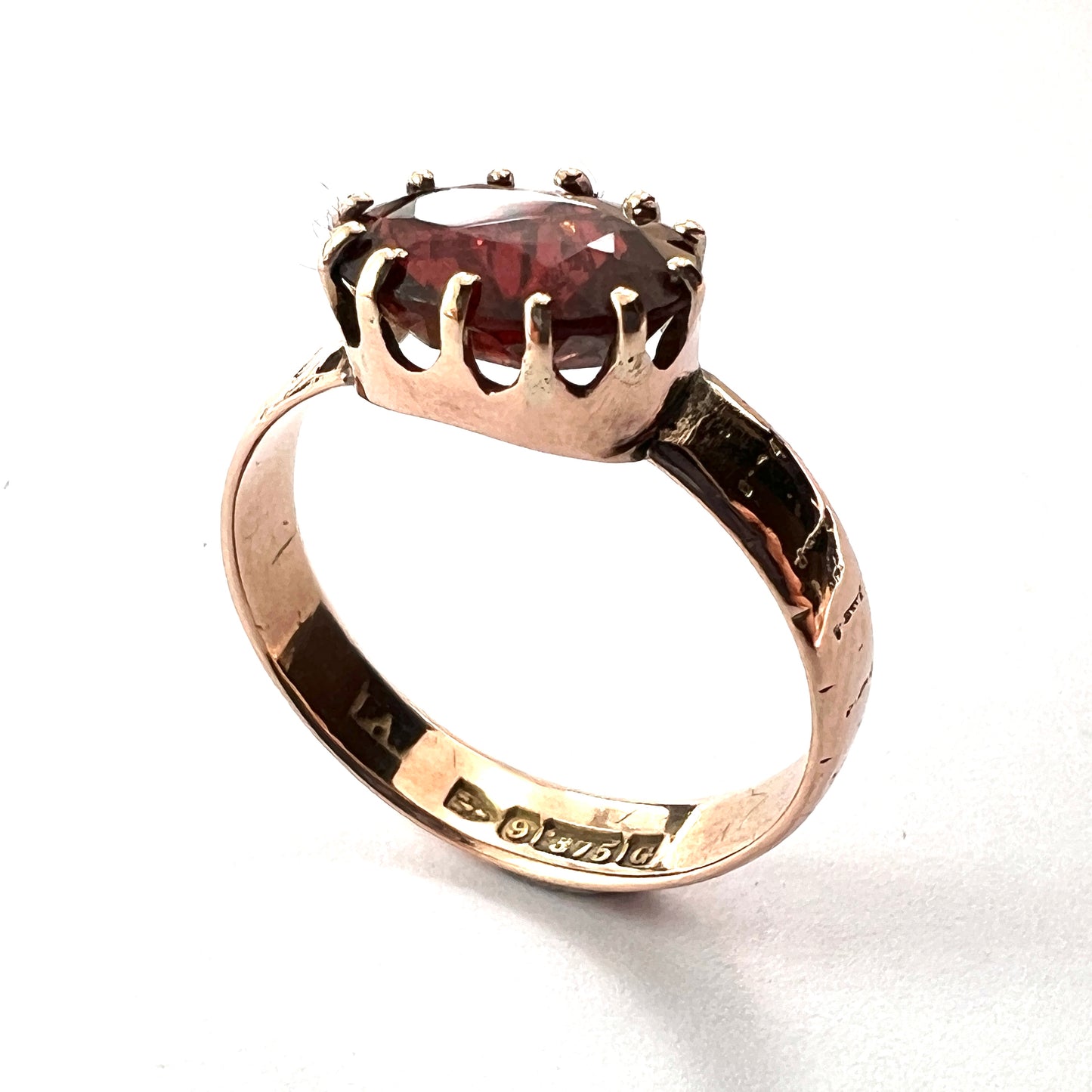 Antique 9CT Gold Garnet Solitaire Ring