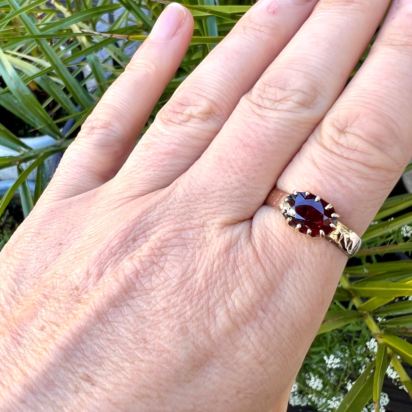 Antique 9CT Gold Garnet Solitaire Ring