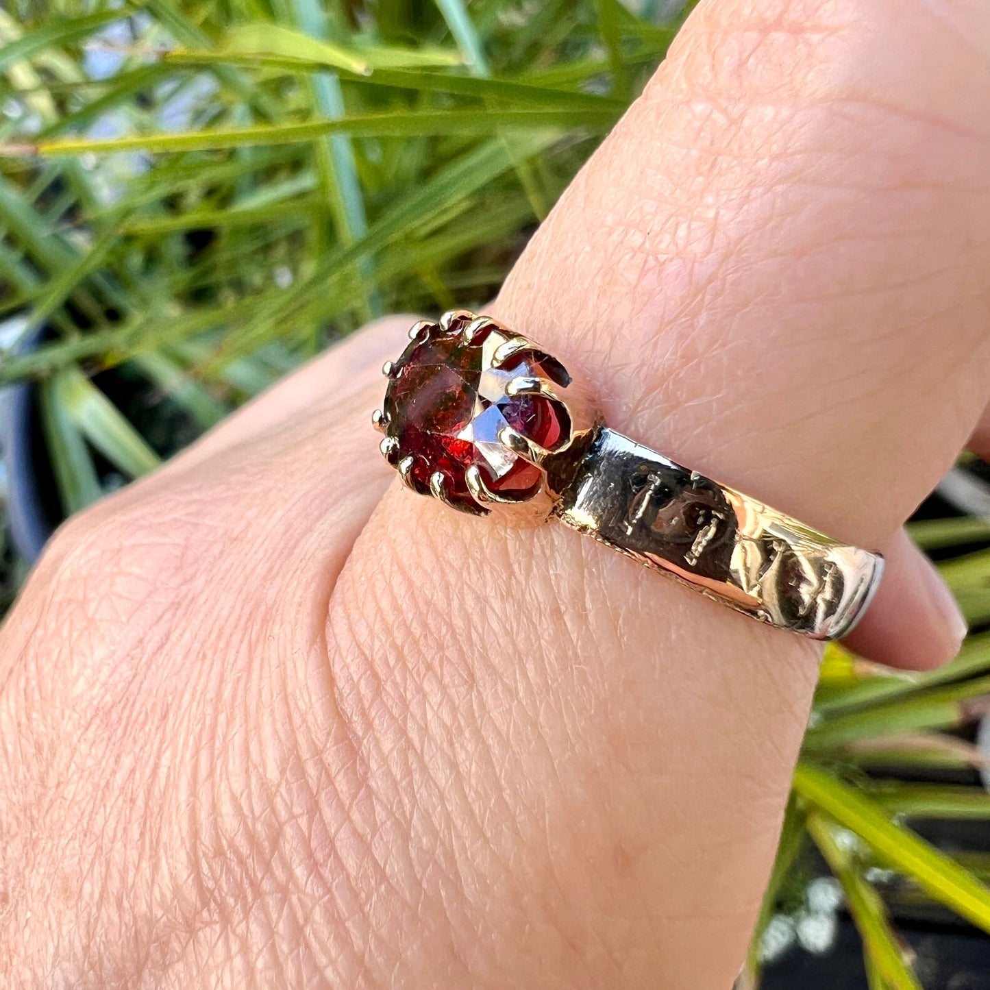 Antique 9CT Gold Garnet Solitaire Ring
