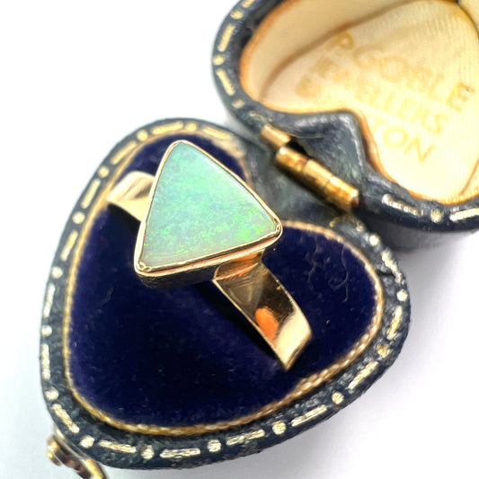 Vintage 18CT Gold Opal Triangle Ring