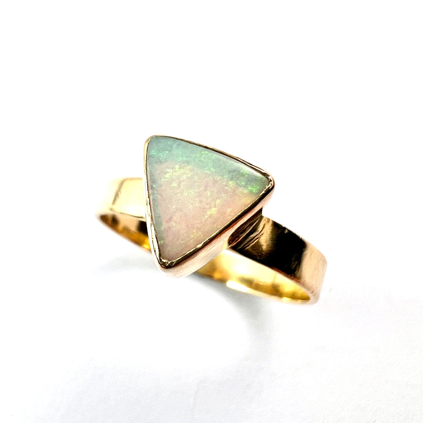 Vintage 18CT Gold Opal Triangle Ring