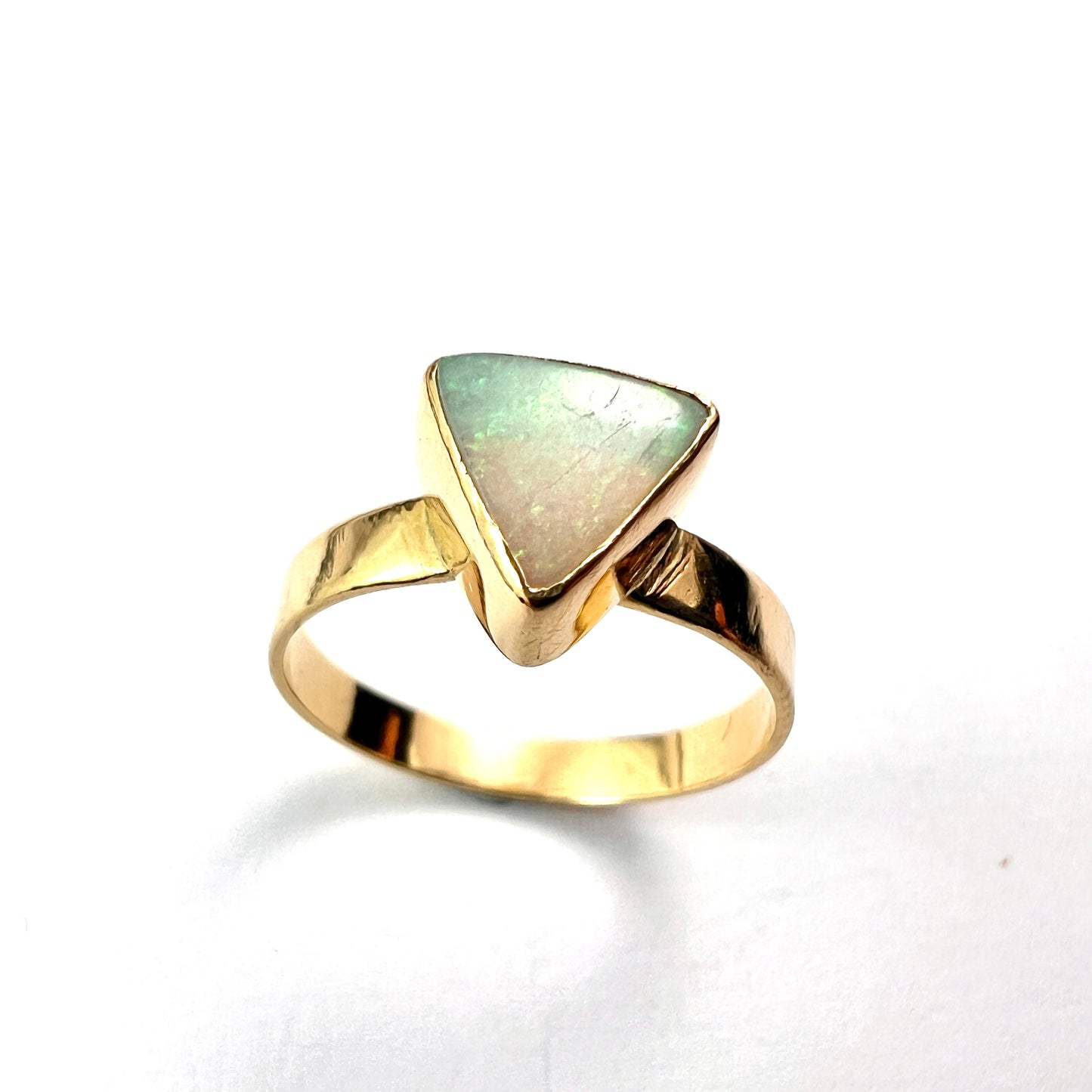 Vintage 18CT Gold Opal Triangle Ring