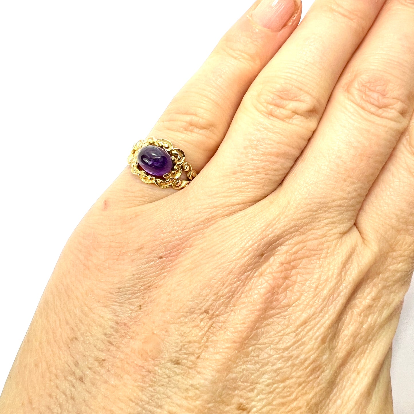 Vintage Sugarloaf Amethyst 9CT Gold Ring