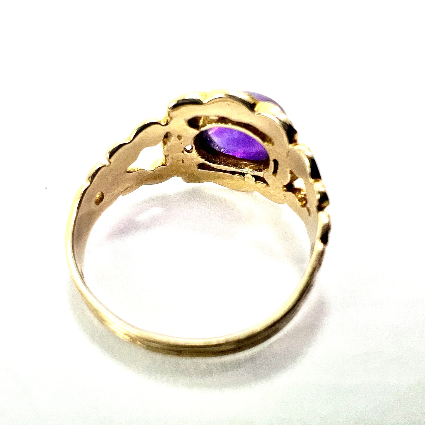 Vintage Sugarloaf Amethyst 9CT Gold Ring