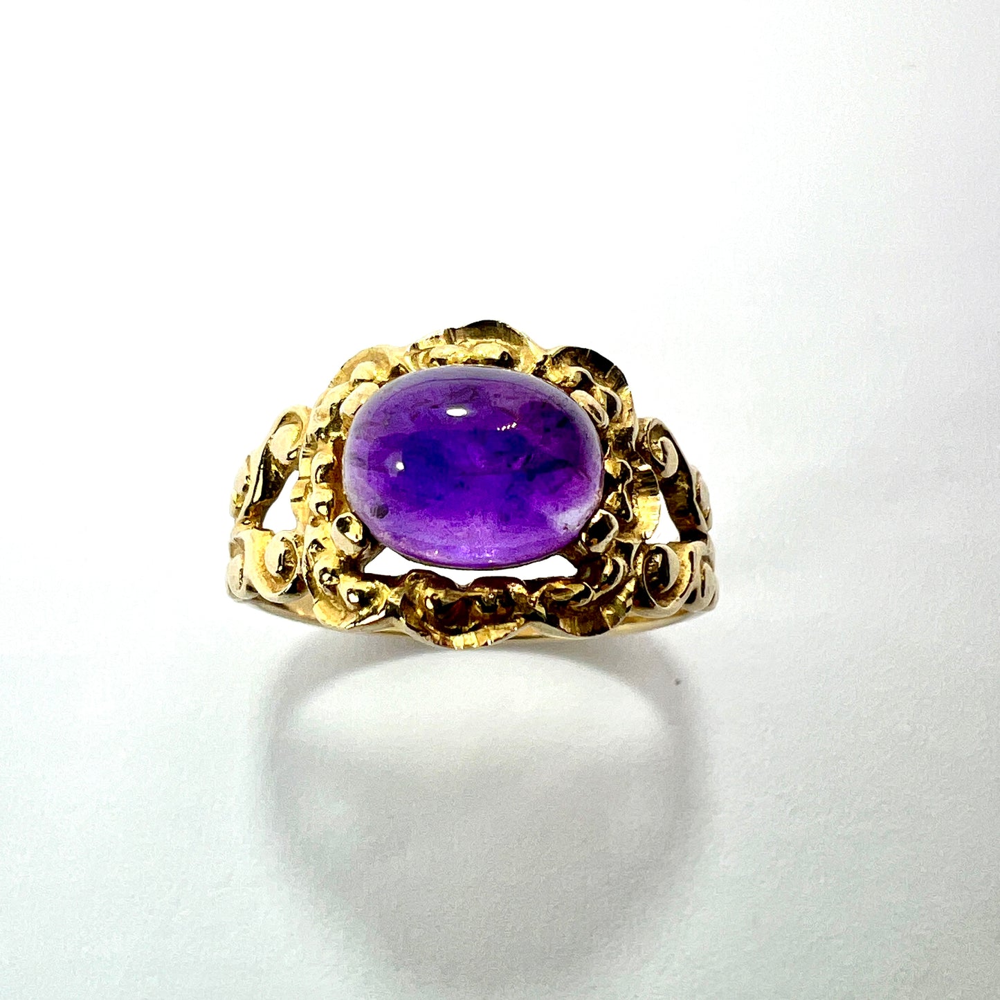 Vintage Sugarloaf Amethyst 9CT Gold Ring