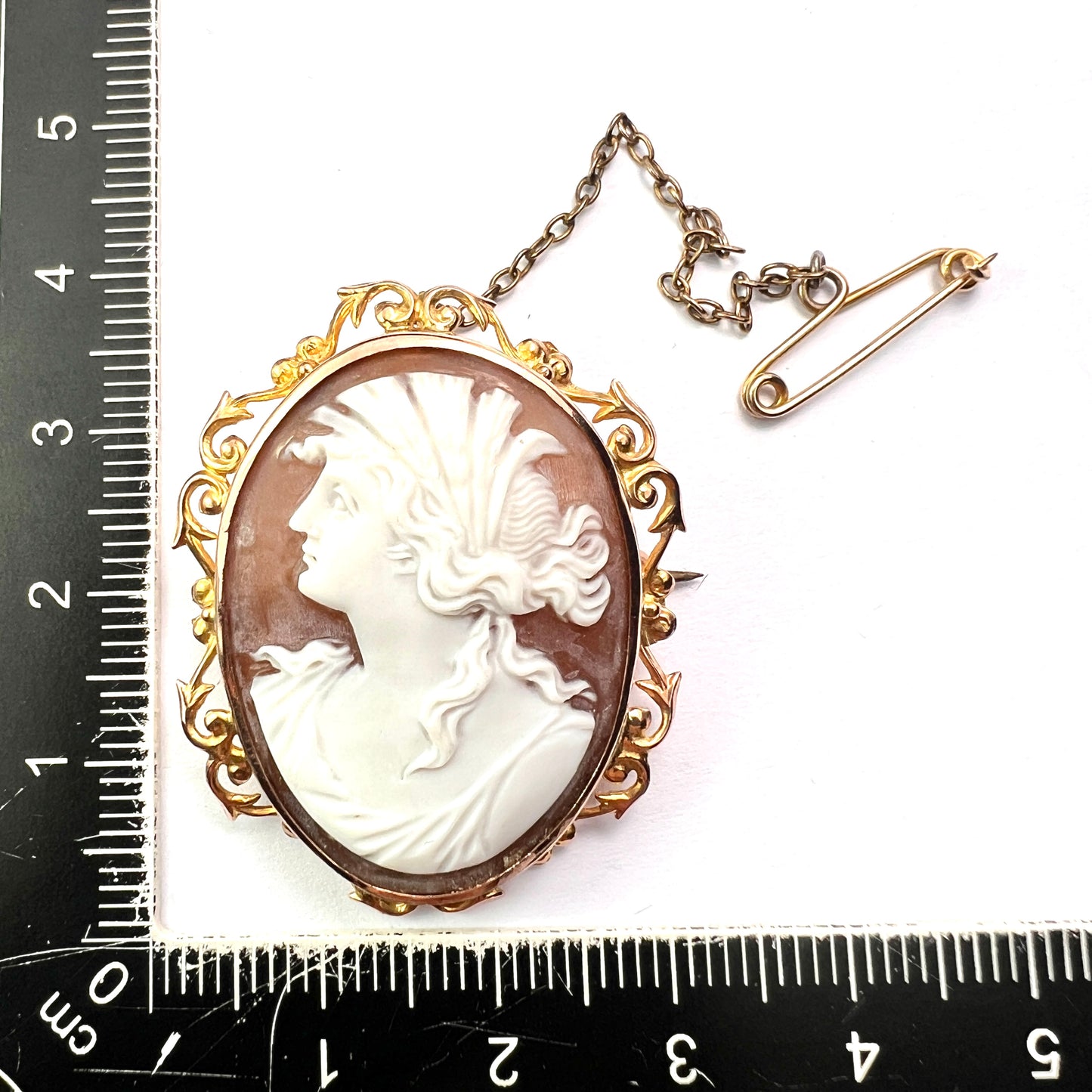 Fine Victorian 9CT Gold Classical Cameo Brooch