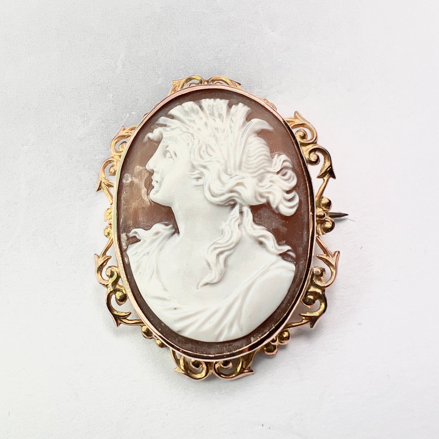 Fine Victorian 9CT Gold Classical Cameo Brooch