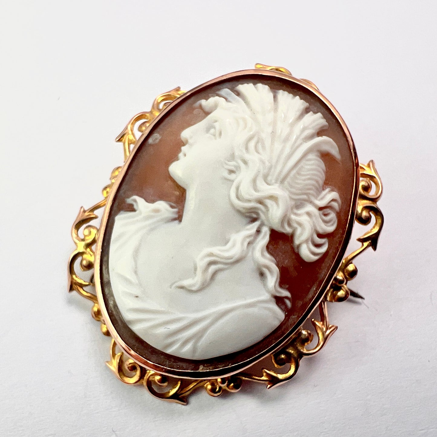 Fine Victorian 9CT Gold Classical Cameo Brooch