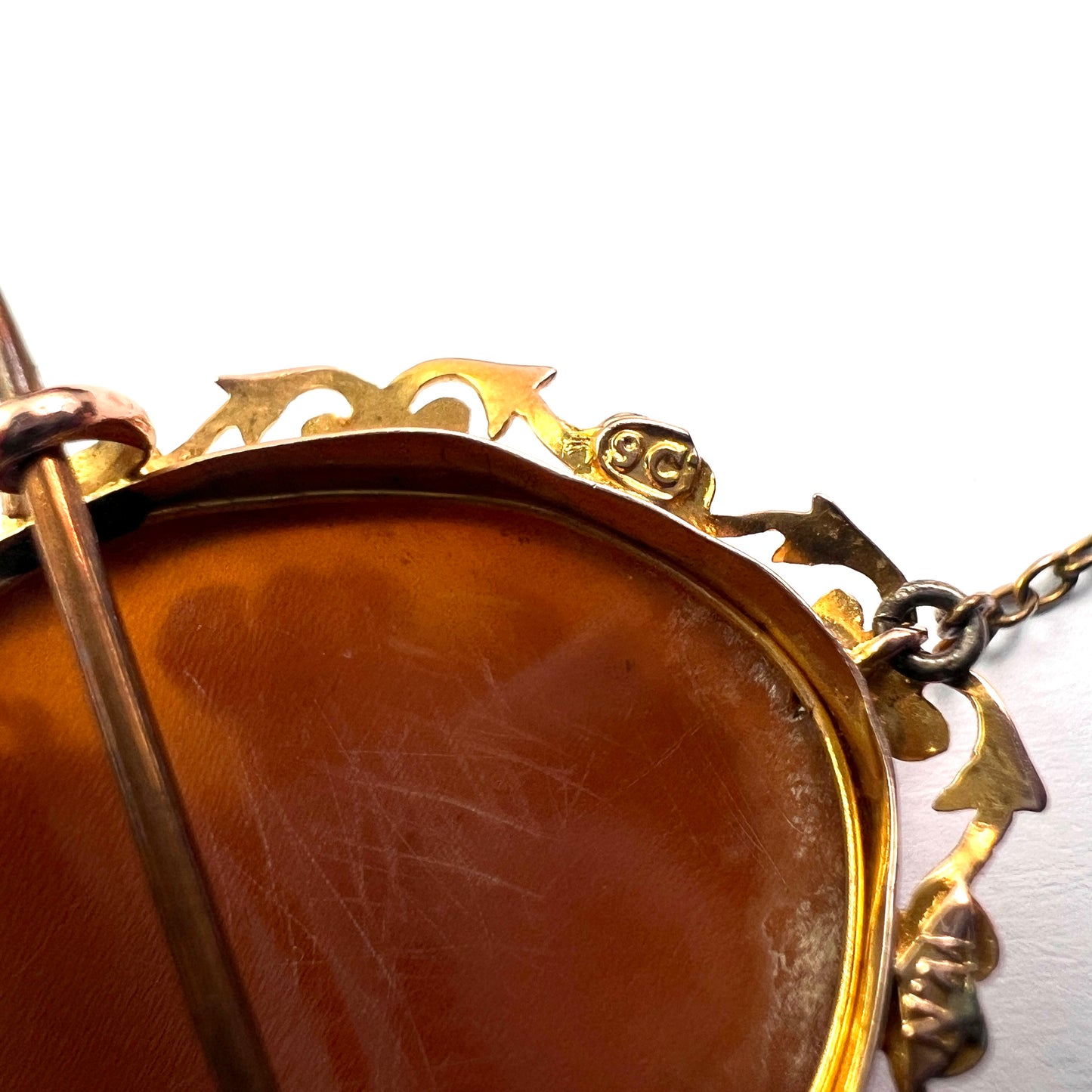 Fine Victorian 9CT Gold Classical Cameo Brooch