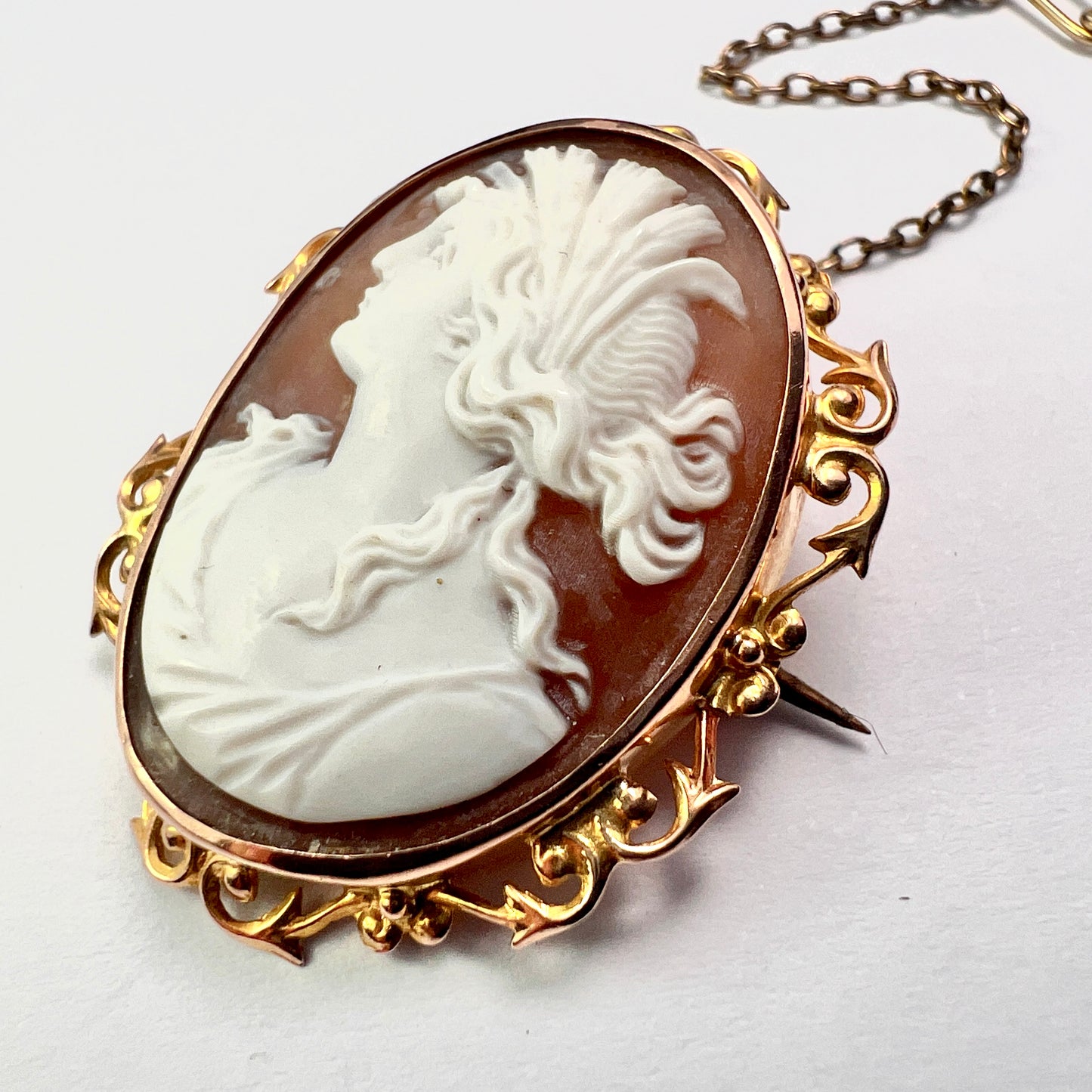 Fine Victorian 9CT Gold Classical Cameo Brooch