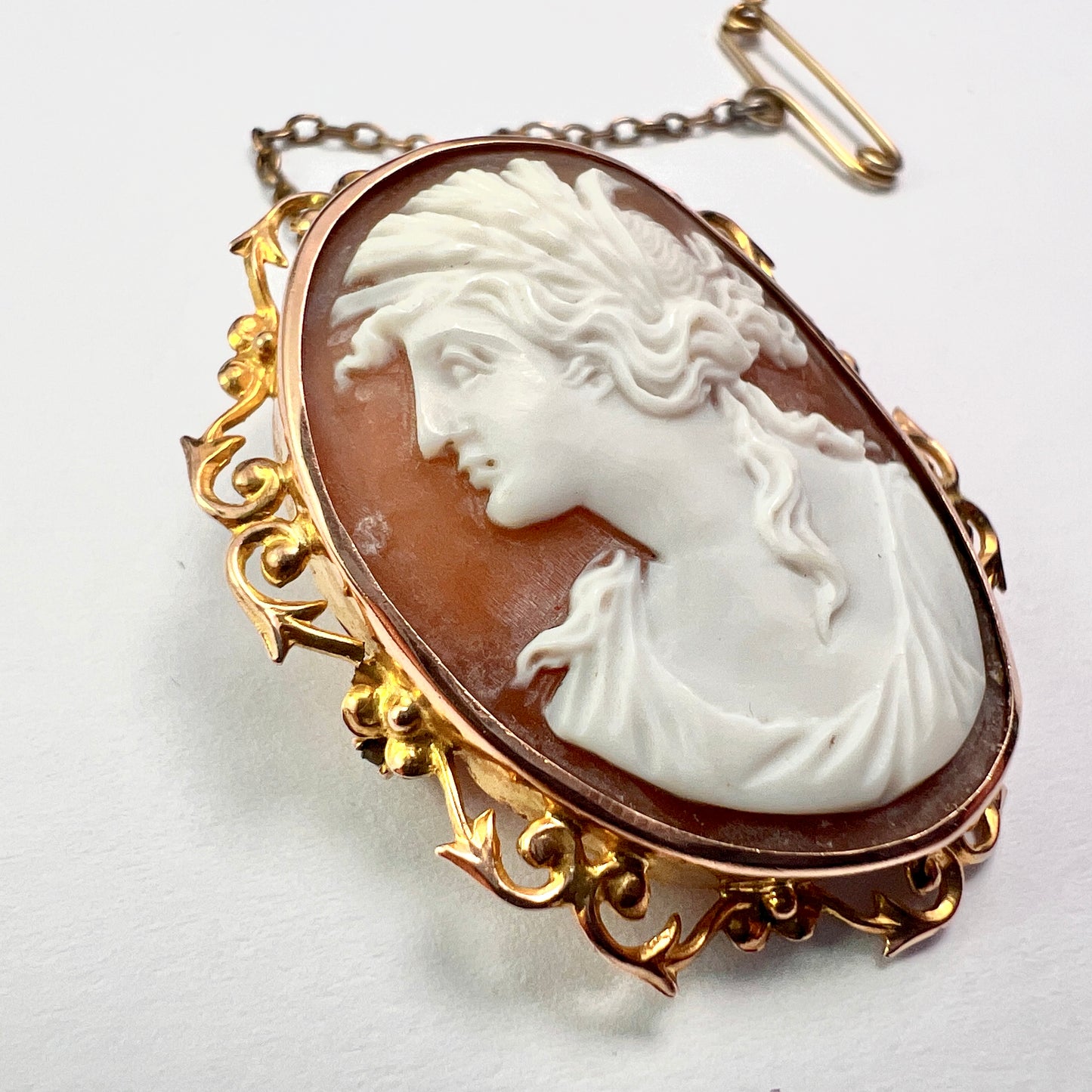 Fine Victorian 9CT Gold Classical Cameo Brooch
