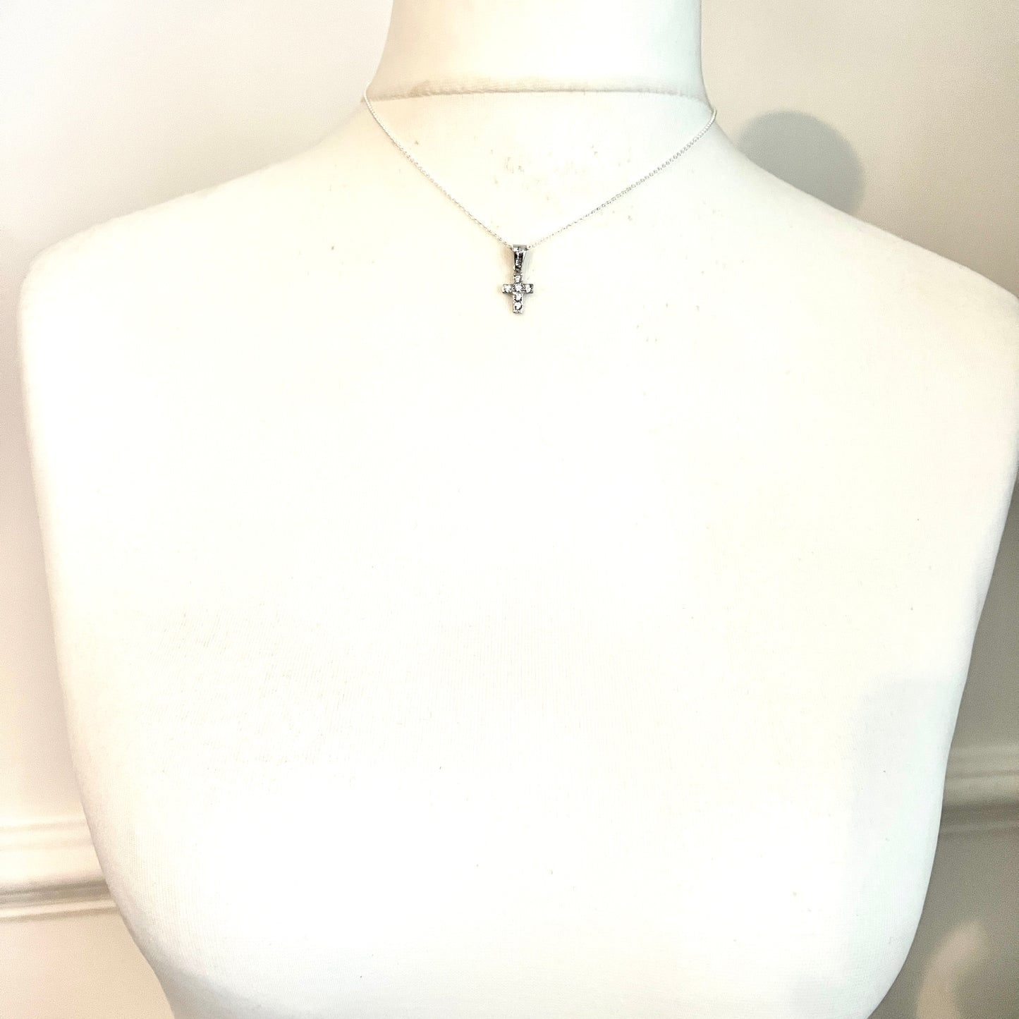 Tiny Vintage 14CT White Gold Cross Pendant Necklace