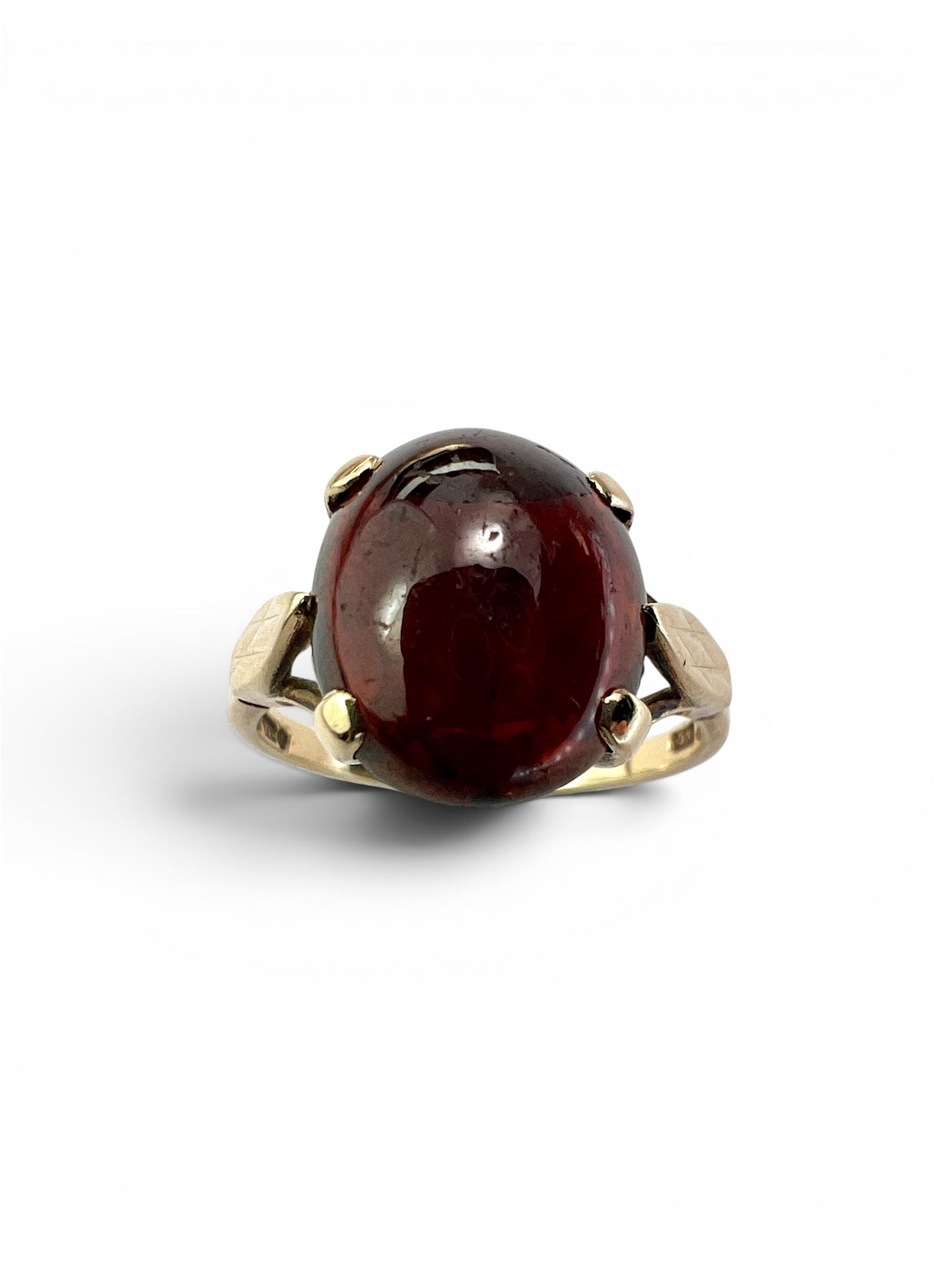Vintage 9CT Gold Garnet Cabochon Ring