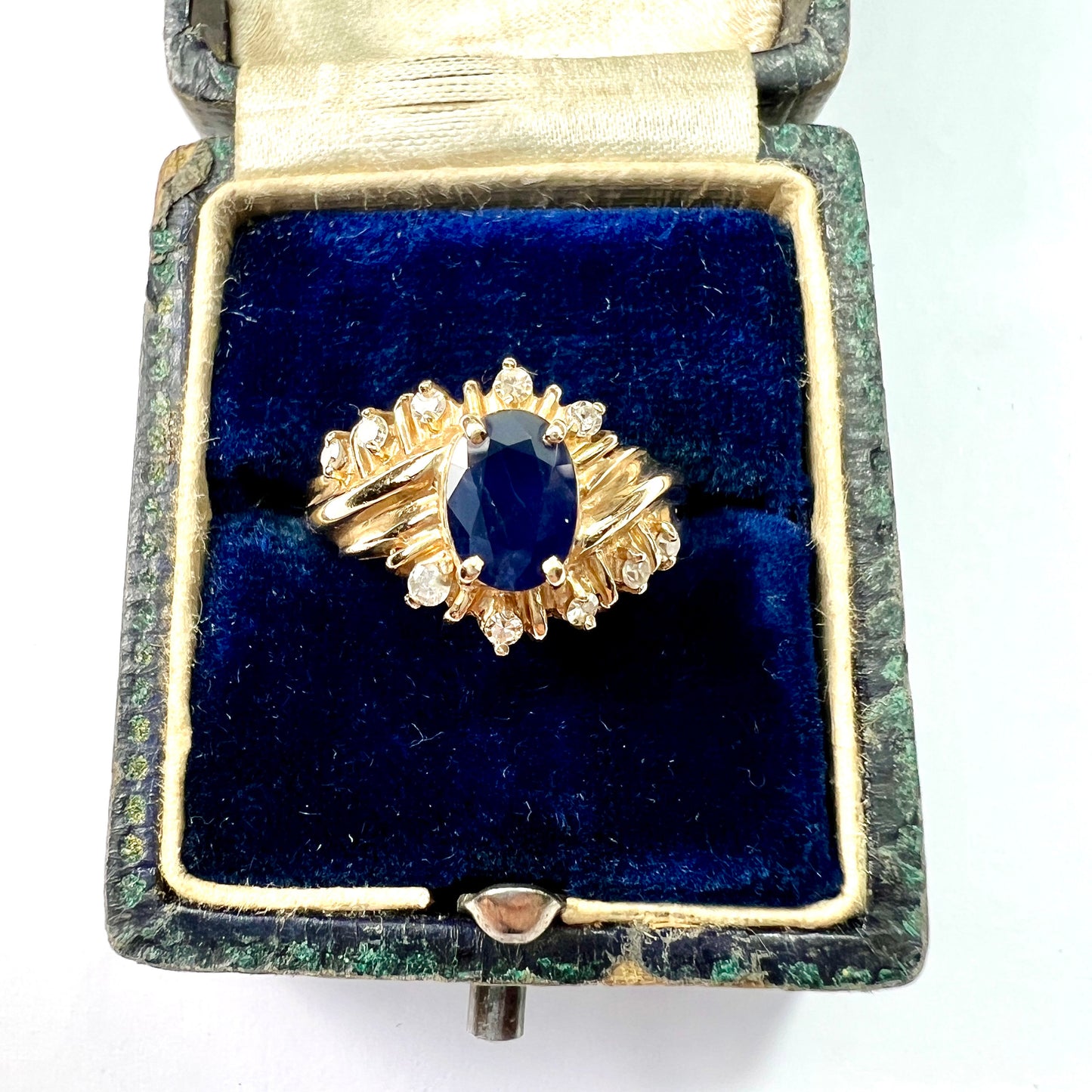 Vintage 14CT Gold Sapphire and Diamond Ring